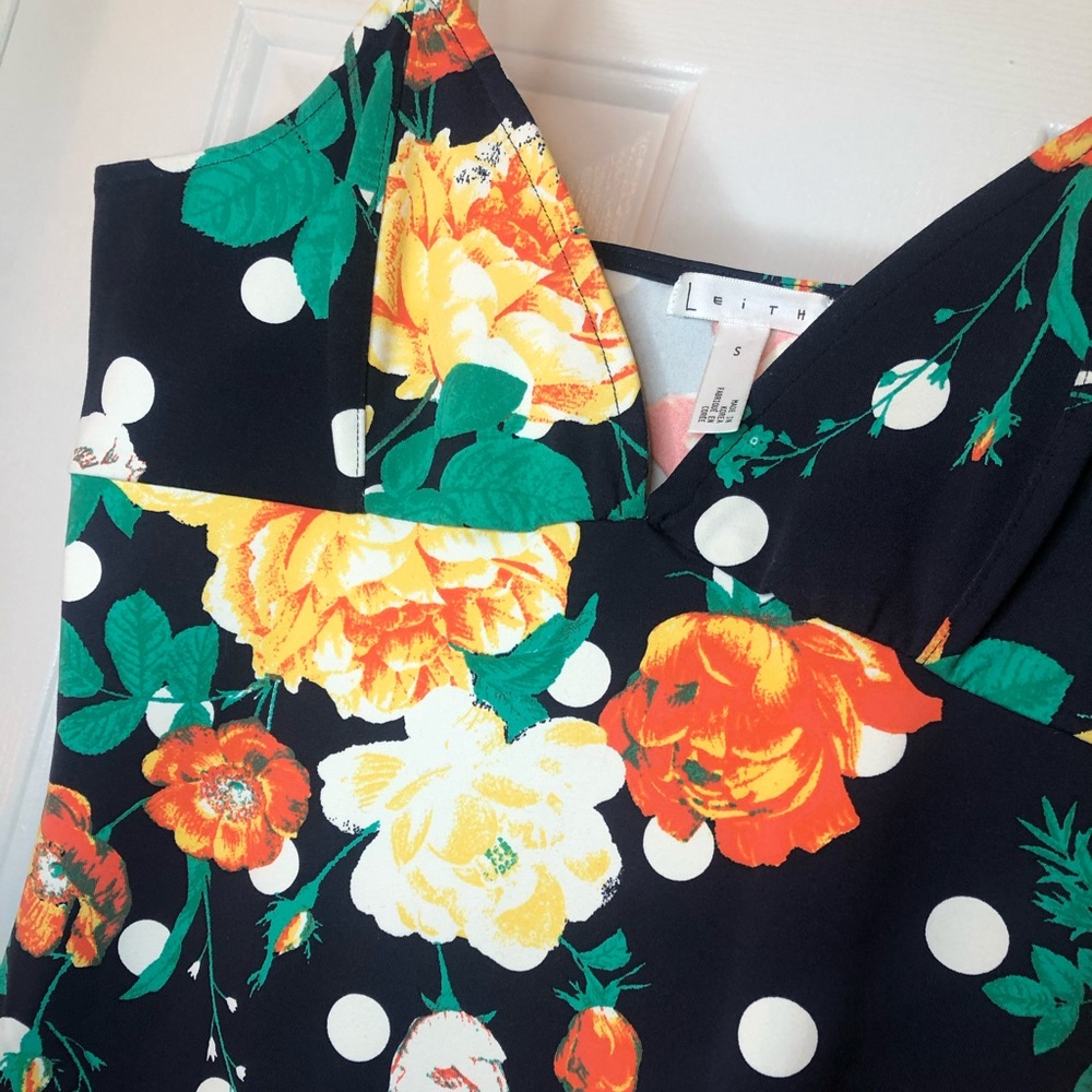 Bodycon Leith date night dress with retro floral